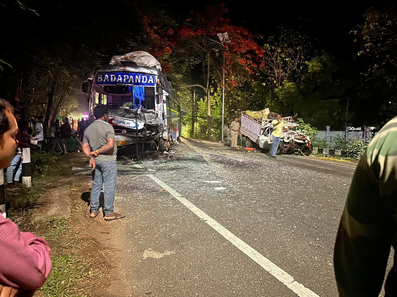 ବସକୁ ପିଟିଲା ପିକଅପ୍, ଦୁଇ ଗୁରୁତର