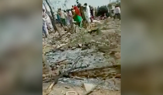 ବାୟୁ ସେନାର ମିଗ-୨୧ ବିମାନ ଦୁର୍ଘଟଣାଗ୍ରସ୍ତ, ବିମାନର ଏକ ଅଂଶ ଖସି ପଡିବାରୁ ୩ ସାଧାରଣ ନାଗରିକଙ୍କ ମୃତ୍ୟୁ, ସୋମବାର ସକାଳୁ ରାଜସ୍ଥାନର ହନୁମାନଗଡରେ ଘଟିଛି ଦୁର୍ଘଟଣା, ତେବେ ବିମାନର ପାଇଲଟ ସୁରକ୍ଷିତ ଥିବା ଜିଲ୍ଲାପାଳ ରୁକ୍ମଣି ରିଆର କହିଛନ୍ତି…