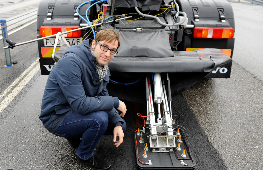 ରାସ୍ତାରେ ଚାର୍ଜ ହେବ ଗାଡି, ରାସ୍ତାରେ ଲାଗିଲା ହାଇ ଟେକ୍ନୋଲୋଜି