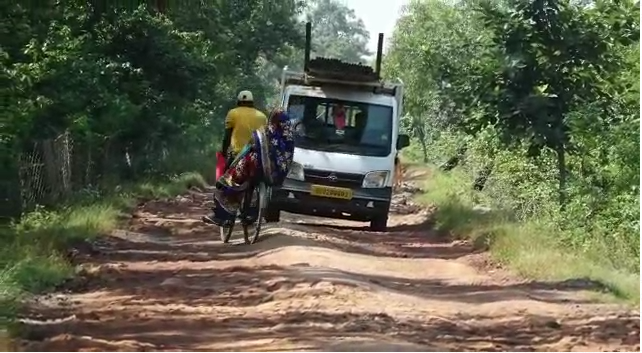 ରାସ୍ତା ପାଇଁ ହନ୍ତସନ୍ତ ୪୦ ହଜାର ଲୋକ, ପ୍ରଶାସନ ସବୁ ଦେଖି ଚୁପ୍ ବସିଯାଇଛି