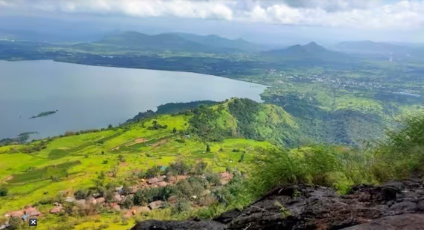 ମହାରାଷ୍ଟ୍ରର ରାୟଗଡର ଏକ ଗାଁରେ ପାହାଡ ଭୁଶୁଡ଼ି, ୩୦-୪୦ ଘର ମାଟି ତଳେ , ୧୦୦ ରୁ ଅଧିକ ଲୋକ ନିଖୋଜ