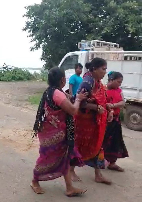 ଜୀବନ ହାରିବାକୁ ନଦୀକୁ ଡେଇଁ ୫ କିମି ଦୂରରୁ ମହିଳା ଉଦ୍ଧାର