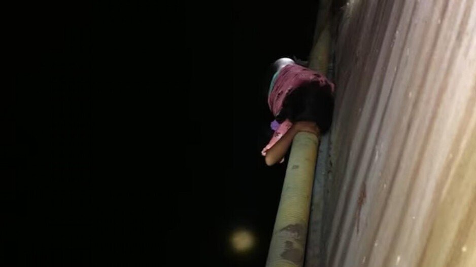 ସେଲ୍ଫି ଉଠାଇବା ବାହାନରେ ଜଣେ ମହିଳା ଓ ତାଙ୍କ ଦୁଇ ଛୁଆଙ୍କୁ ବ୍ରିଜ୍ରୁ ନଦୀକୁ ଠେଲିଦେଲେ ତାଙ୍କ ଲିଭ୍-ଇନ୍ ପାର୍ଟନର