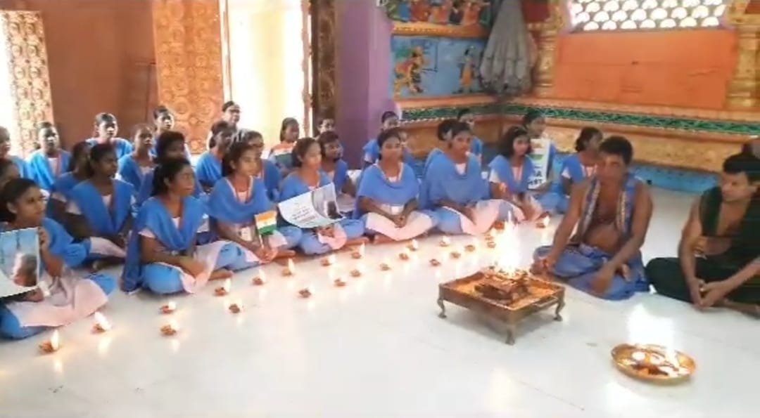 କିସ୍ ବିଦ୍ୟାଳୟରେ ଚନ୍ଦ୍ରୟାନ-୩ ସଫଳତା ପାଇଁ ଛାତ୍ରଛାତ୍ରୀଙ୍କ ତରଫରୁ ପୂଜାର୍ଚ୍ଚନା