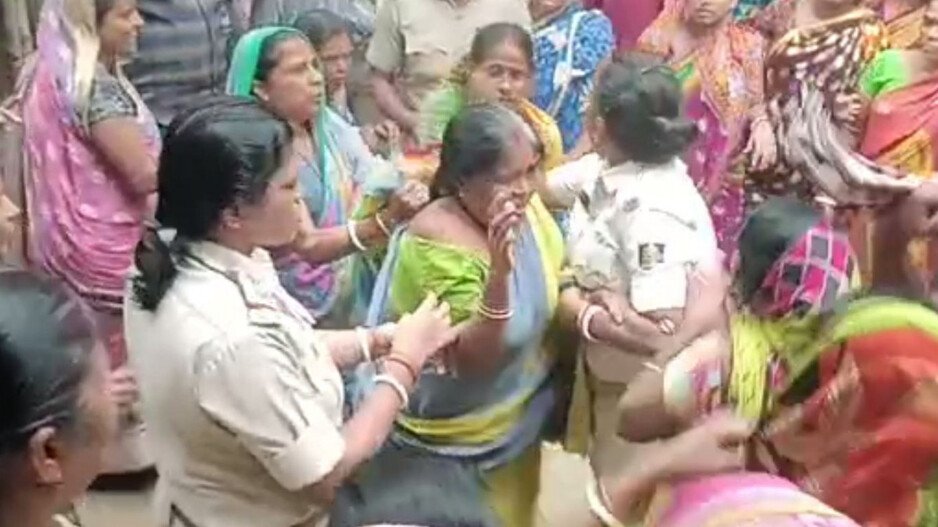 ଛାତ ଉପରେ ପଡ଼ିଥିଲା ମା’ର ଅର୍ଦ୍ଧଦଗ୍ଧ ମୃତଦେହ