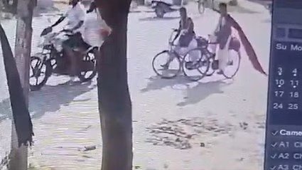 ଦୁଇ ଦୁର୍ବୃତ୍ତ ଟାଣିଦେଲେ ‘ଦୁପଟ୍ଟା’, ଅନ୍ୟ ଜଣକ ଚଢାଇଦେଲେ ବାଇକ