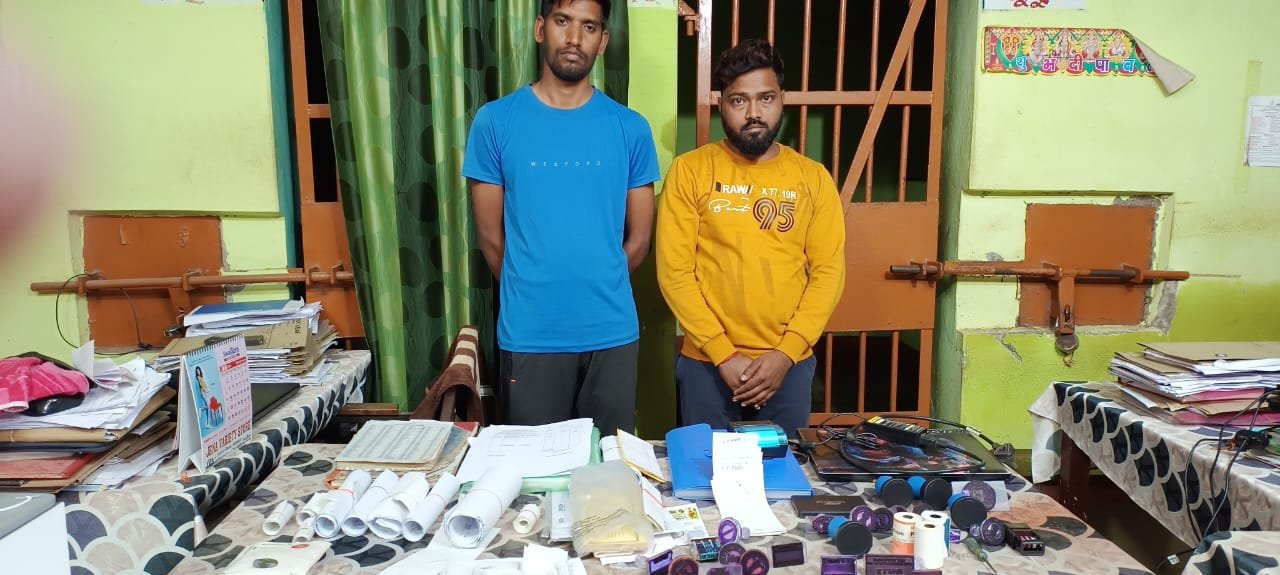 ନକଲି RTO ଅଫିସରେ ପୋଲିସ ଚଢ଼ାଉ, ୨ ଗିରଫ