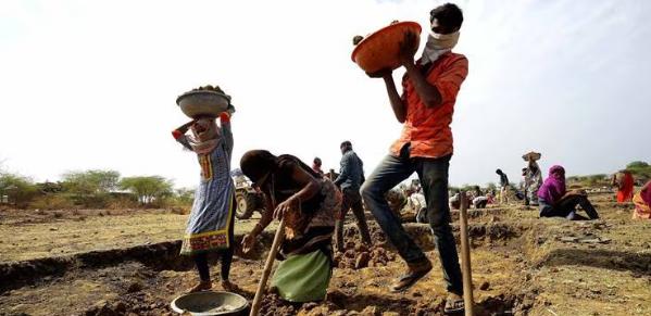 ମନରେଗା (MNREGA) ମଜୁରୀକୁ ୩ରୁ ୧୦ ପ୍ରତିଶତ ବୃଦ୍ଧି, ଜାଣନ୍ତୁ କେଉଁ ରାଜ୍ୟରେ ଥିଲା କେତେ ବଢ଼ିଲା କେତେ