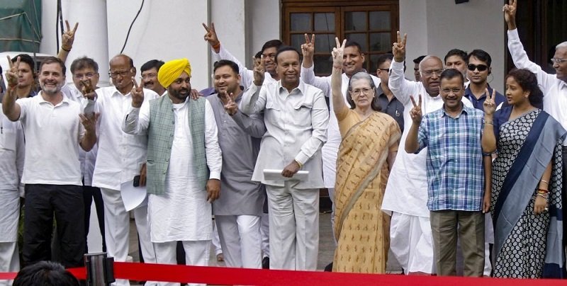 ଇଣ୍ଡିଆ ମେଣ୍ଟ ଗଢ଼ିବ ସରକାର? ପ୍ରଶ୍ନର ଉତ୍ତରରେ ଅଖିଳେଶ ଯାଦବ ଦେଖାଇଦେଲେ ପ୍ରକୃତ ଚିତ୍ର, ଜାଣନ୍ତୁ କ’ଣ କହିଲେ