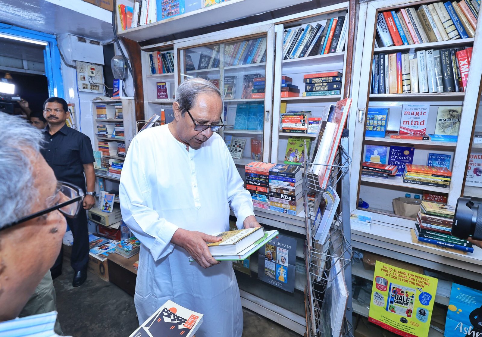 ବହି ବାହାନା,ବିରୋଧୀ ନିଶାନା