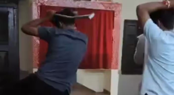 ଯୋଧପୁରରେ ଗୁଣ୍ଡାରାଜ!, ଛାତ୍ର ନେତାଙ୍କୁ ଗୋଡ଼ାଇ ଗୋଡ଼ାଇ ପିଟିଲେ, ବାଡ଼ି ଓ ଲୁହା ପାଇପ୍ ରେ କଲେ ଆକ୍ରମଣ