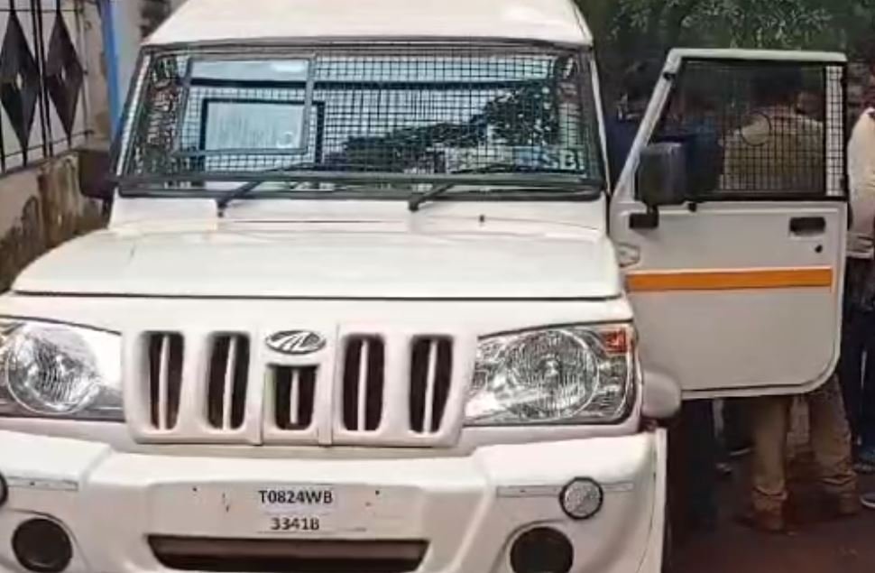 ATMକୁ ଟଙ୍କା ନେବା ବେଳେ ବ୍ୟାଙ୍କ୍ ଗାଡିକୁ ଆକ୍ରମଣ