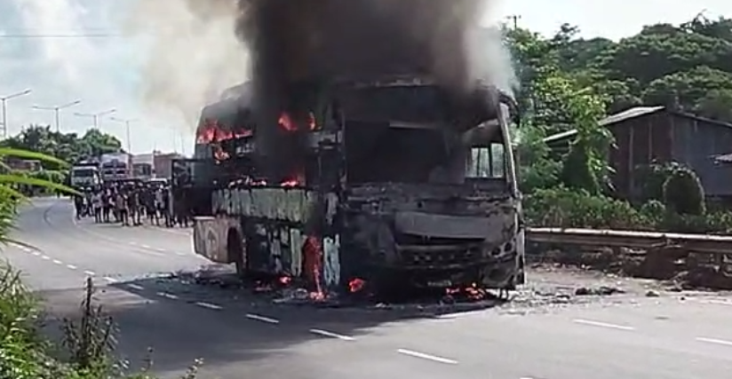 ବସରେ ଅଗ୍ନିକାଣ୍ଡ,ଛତିଆ ନିକଟରେ ଦୁର୍ଘଟଣା ଘଟାଇ ଜଳିଗଲା ବସ୍