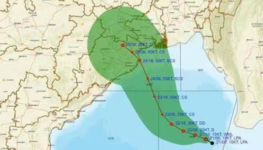ଓଡିଶା ସମୁଦ୍ରଠାରୁ ଘୂର୍ଣ୍ଣିବଳୟ ‘ଦାନା’ ୨୫୦ କିଲୋମିଟର ଦୂରରେ, ସ୍କୁଲ ଏବଂ କଲେଜ ବନ୍ଦ, ସମସ୍ତ ବିମାନ ବାତିଲ