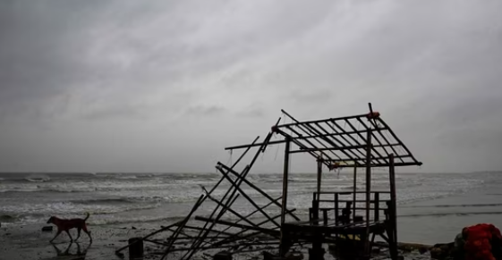 ତାଣ୍ଡବ ରଚିଲା ଦାନା!110 KMPH ବେଗରେ ବହିଲା ପବନ,ପ୍ରବଳ ବର୍ଷା,୧୪ ଲକ୍ଷ ଲୋକଙ୍କୁ କରାଗଲା ସ୍ଥାନାନ୍ତର