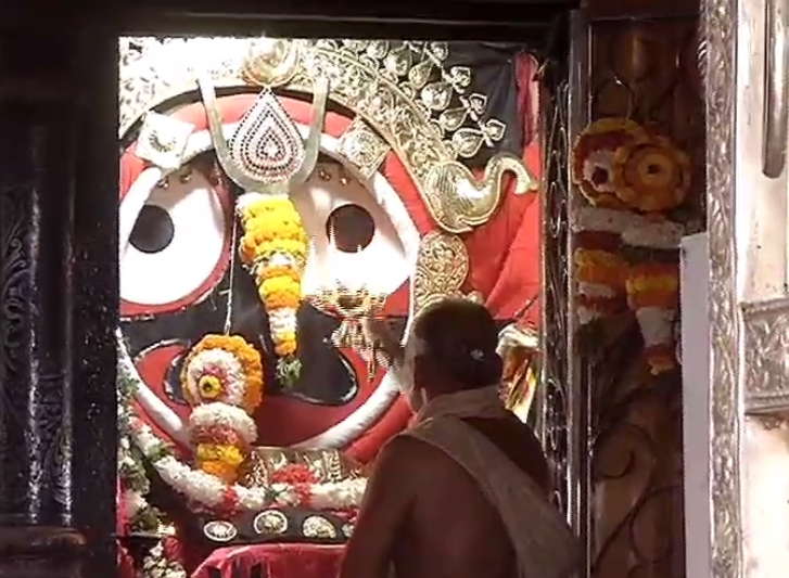 ପବିତ୍ର ଦଶହରାରେ ବଡଠାକୁର ସୁନାବେଶ ବେଶରେ ଶ୍ରଦ୍ଧାଳୁଙ୍କୁ ଦେଲେ ଦର୍ଶନ