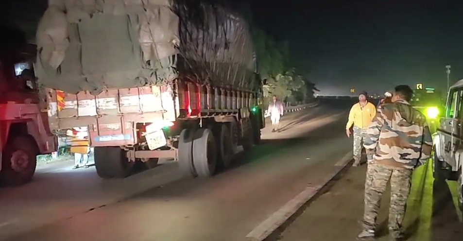 ସୀମାରେ ଅଟକିଲା ଆଳୁ ଗାଡ଼ି, ହୋଇପାରେ ଆଳୁ ସଙ୍କଟ,ଚିନ୍ତାରେ ରାଜ୍ୟ ସରକାର