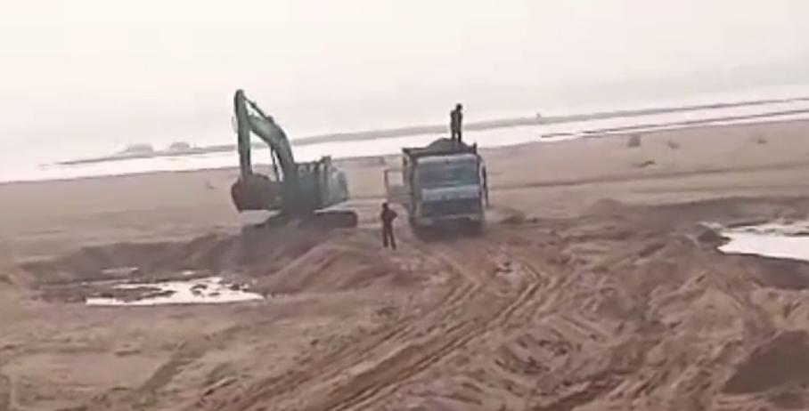 ବେଧଡକ ଚାଲିଛି ଚୋରା ବାଲି ଚାଲାଣ,ସବୁ ଜାଣି ଚୁପ ବସିଛି ପ୍ରଶାସନ