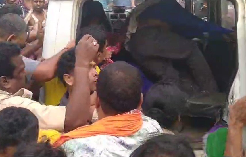 କେନ୍ଦ୍ରାପଡାରେ ପିଲା ଚୋରି, ପ୍ଲାଷ୍ଟିକ ଡବାରେ ପୁରାଇ ନେଉଥିବା ବେଳେ ଧରିଲେ ଗ୍ରାମବାସୀ