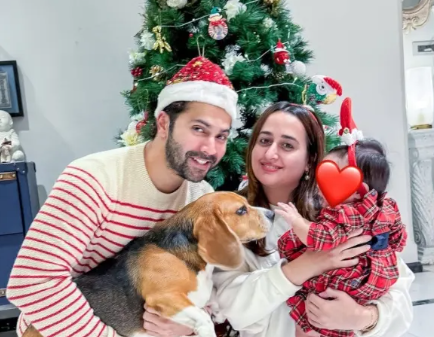 ବରୁଣ ଧୱନଙ୍କ ଝିଅ ଲାରାଙ୍କ ଭିଡିଓ ଭାଇରାଲ, ନତାଶା ଦଲାଲଙ୍କ କୋଳରେ ଦିଶିଲା ପ୍ରଥମ ଝଲକ