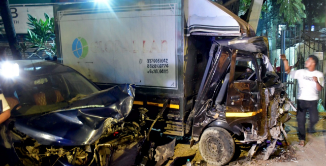 ମୁମ୍ବାଇର ବେଷ୍ଟ ବସ୍ ର ତାଣ୍ଡବ: କାର, ବାଇକ୍, ଅଟୋ … ଯେମିତି ଯମ ସାଜି ଦଳି ଚାଲିଗଲା ବସ, ପ୍ରତ୍ୟକ୍ଷଦର୍ଶୀ ବଖାଣିଲେ ପୁରା କାହାଣୀ