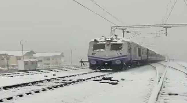 ଭଲ ଖବର! ଏହି ଟ୍ରେନର ସ୍ଲିପରରେ ରେଲୱେ ଦେବ ହିଟର, କାଶ୍ମୀରର ଥଣ୍ଡାରେ ବିନା କମ୍ବଳରେ କଟିବ ଯାତ୍ରା