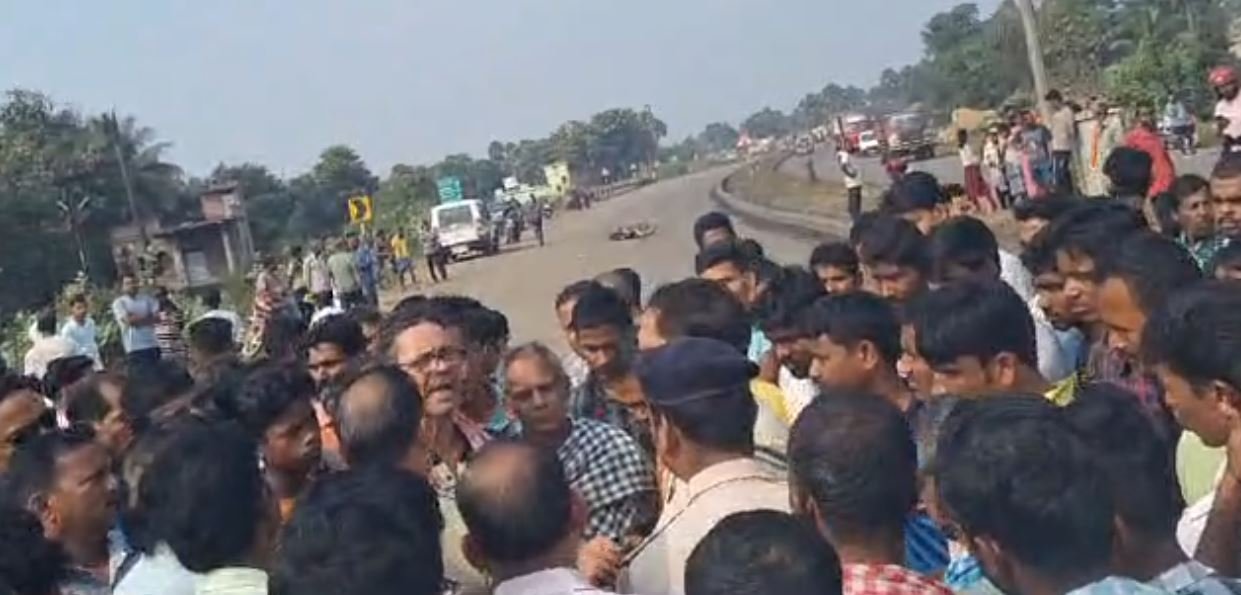 ୩ ବାଇକକୁ ପିଟିଲା ବସ, ଦୁର୍ଘଟଣା କଏଦ କଲା ସିସିଟିଭି