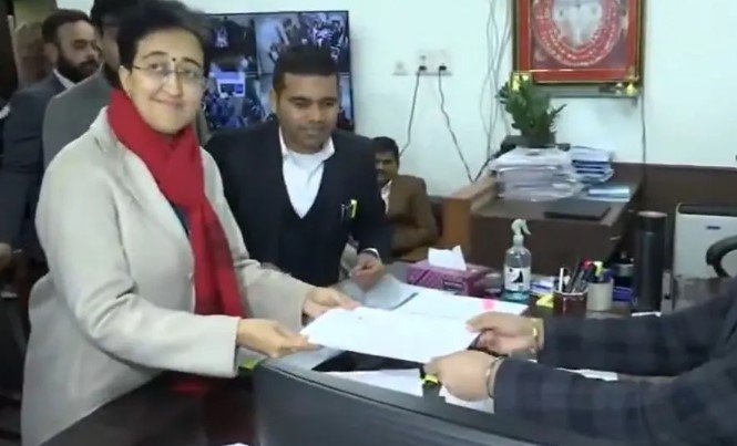 ଦିଲ୍ଲୀ ବିଧାନସଭା ନିର୍ବାଚନ: ଦିଲ୍ଲୀ ମୁଖ୍ୟମନ୍ତ୍ରୀ ଆତିଶୀ ତାଙ୍କର ନାମାଙ୍କନ ଦାଖଲ କଲେ