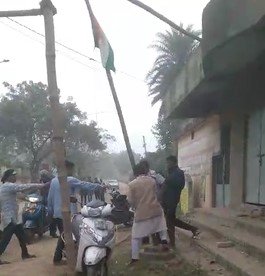 ଏ କି ପ୍ରକାରର ଜାତୀୟ ପତକାକୁ ସମ୍ମାନ!