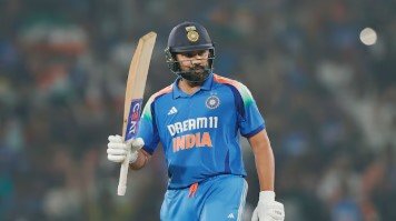 ଏବି ଡିଭିଲିୟର୍ସଙ୍କୁ କଲେ ପଛ, ରେକର୍ଡ ଟାର୍ଗେଟରେ ରିକି ପଣ୍ଟିଂ ଏବଂ ଏମଏସ ଧୋନି