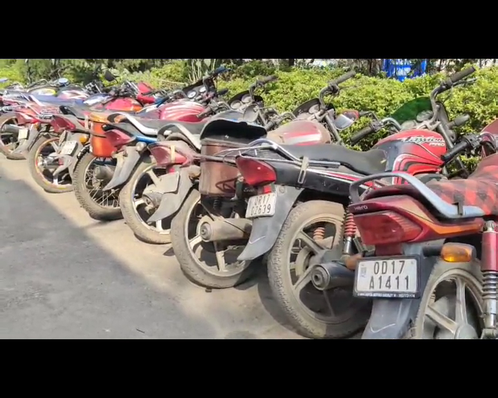 ପଦ୍ମପୁରରେ ବାଇକ୍ ଚୋର ଗ୍ୟାଙ୍ଗକୁ ଧରିଲା ପୋଲିସ, ୭ ଗିରଫ