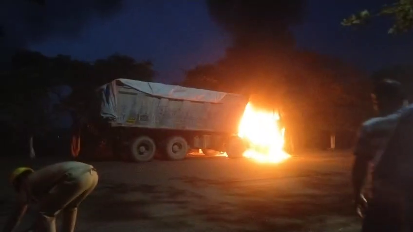 ଜଳିଗଲା ଡଷ୍ଟ ବୋଝେଇ ହାଇୱା; ସର୍ଟ ସର୍କିଟରୁ ଅଗ୍ନିକାଣ୍ଡ