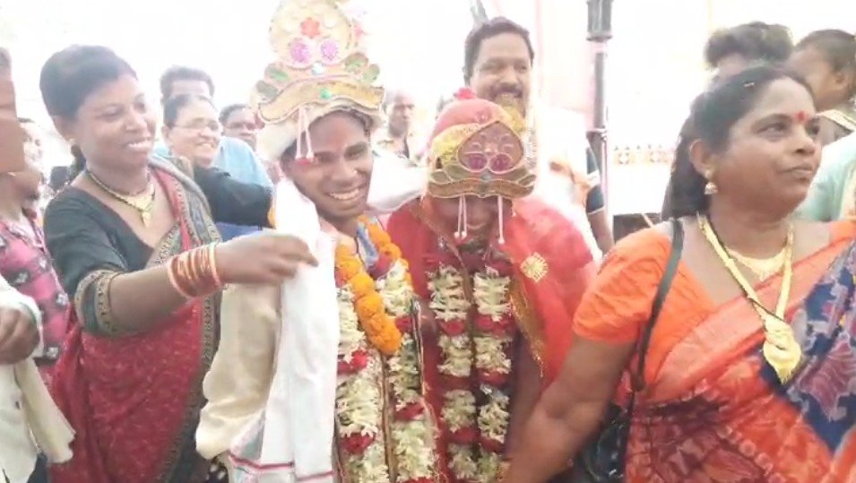 ସାତଜନ୍ମର ସାଥୀ ଦିବ୍ୟାଙ୍ଗ ଦମ୍ପତ୍ତି, ଅନ୍ୟମାନଙ୍କ ପାଇଁ ସାଜିଲେ ପ୍ରେରଣା