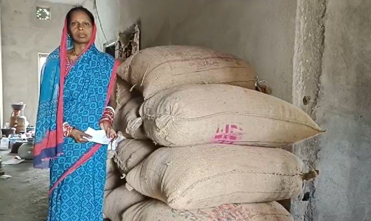 ଧାନ ବଦଳରେ କିଣା ଚାଲିଛି ଟୋକନ, ମଣ୍ଡିରେ ଧାନ ବହୁତ ଷ୍ଟକ ଅଛି ପରେ ଦେଖିବା