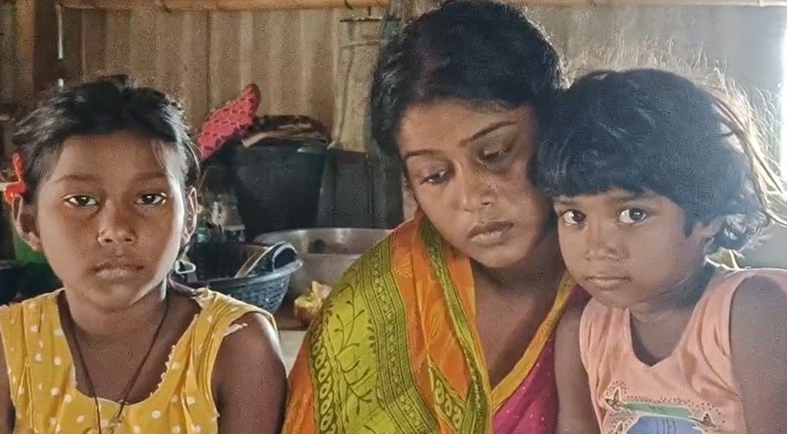 ଥମୁନି ଲୁହର ଧାର,କମୁନି ବନ୍ଧୁ-ବାନ୍ଧବଙ୍କ ଭିଡ଼, କିଏ ଭାଙ୍ଗିଲା ସୁନାସଂସାର!