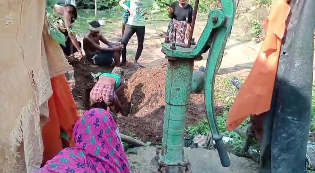 ଉଠା ହେଲା ଦୁଆରେ ପୋତା ହେଇଥିବା ଶବ