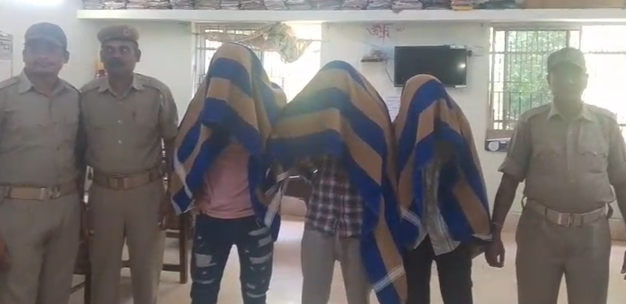 ଗାଡି ଚେକିଂ ବେଳେ ବାହାରିଲା ବନ୍ଧୁକ, ଜଣେ ଚମ୍ପଟ