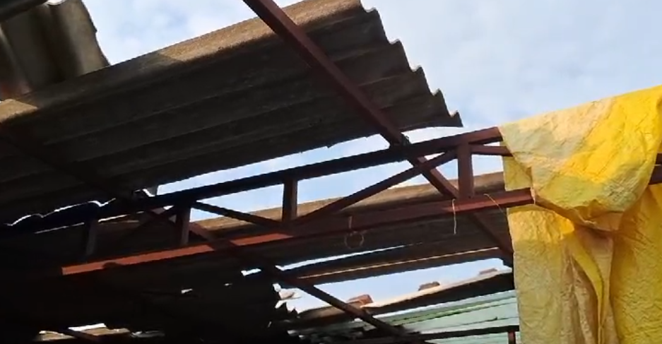 ସୁବର୍ଣ୍ଣପୁରରେ କାଳବୈଶାଖୀର ତାଣ୍ଡବ, ଉଡ଼ିଲା ଆଜବେଷ୍ଟ ଅଳ୍ପକେ ବର୍ତ୍ତିଲା ଜୀବନ