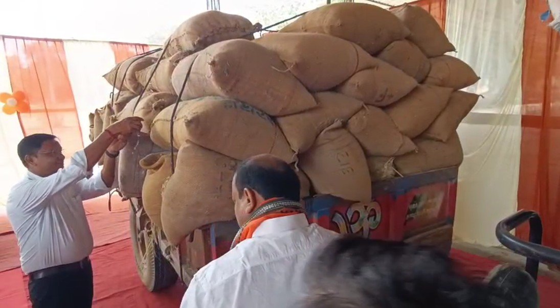 ବିଧାୟକଙ୍କ ଉପସ୍ଥିତିରେ ଆରମ୍ଭ ହେଲା ରବି ଧାନ କିଣା