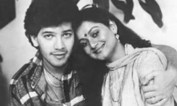 ୯୦ ଦଶକର ଲୋକପ୍ରିୟ ଅଭିନେତା, ଯିଏ ସିନେମାକୁ କରିଥିଲେ ବାଏ, ଯେତେବେଳେ ପୁଅର ସିନେମା ପ୍ରିମିୟରରେ ପହଞ୍ଚିଲେ ଚିହ୍ନିପାରିଲେନି ପ୍ରଶଂସକ