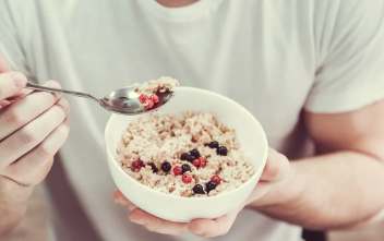 ସକାଳେ କ୍ଷୀରରେ ମିଶାଇ ଖାଆନ୍ତୁ ଏହି 4ଟି ଡ୍ରାଇ ଫ୍ରୁଟସ, ଦୂର ହୋଇଯିବ ଶରୀରର ସମସ୍ତ ଦୁର୍ବଳତା, ମିଳିବ ପ୍ରଚୁର ଏନର୍ଜି