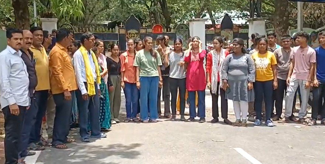 ପରୀକ୍ଷା ଫଳ ପ୍ରକାଶ ପାଇନଥିବାରୁ ହଙ୍ଗର ଷ୍ଟ୍ରାଇକର ଧମକ ଦେଲେ ଛାତ୍ରଛାତ୍ରୀ