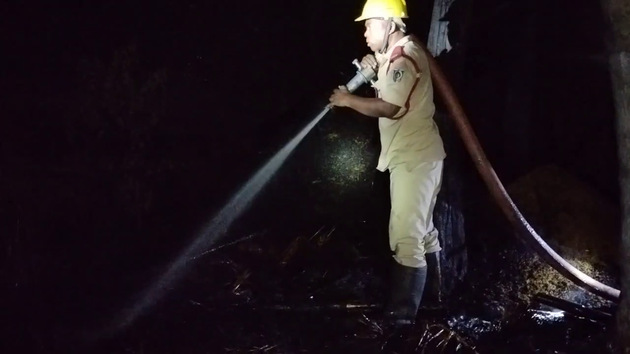 ନିଆଁ ଲାଗି ଜଳିଗଲା ଘର; ଲକ୍ଷାଧିକ ଟଙ୍କାର ସମ୍ପତି ନଷ୍ଟ