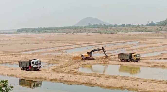 ସୁବର୍ଣ୍ଣପୁରରେ ଚାଳିଛି ବେଧଡକ ଚୋରାବାଲି କାରବାର