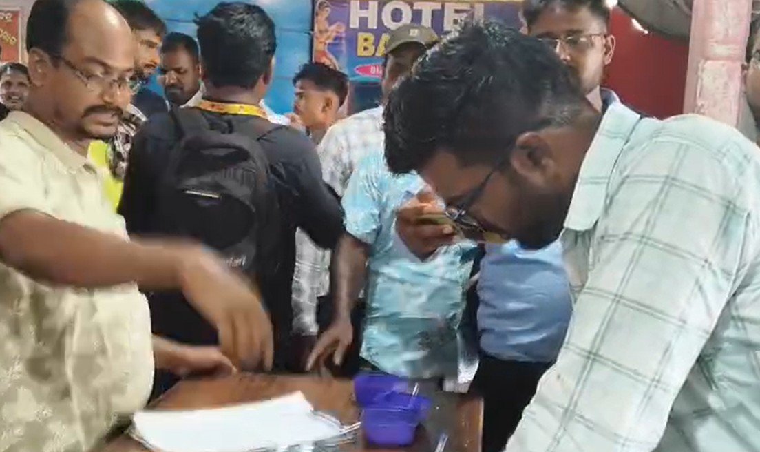 କେନ୍ଦ୍ରୀୟ ଟିମ୍ ର କୁଆଖିଆ ହୋଟେଲରେ ଅଚାନକ ଚଢାଉ, ଭୟରେ ଅନେକ ଦୋକାନ ବନ୍ଦ