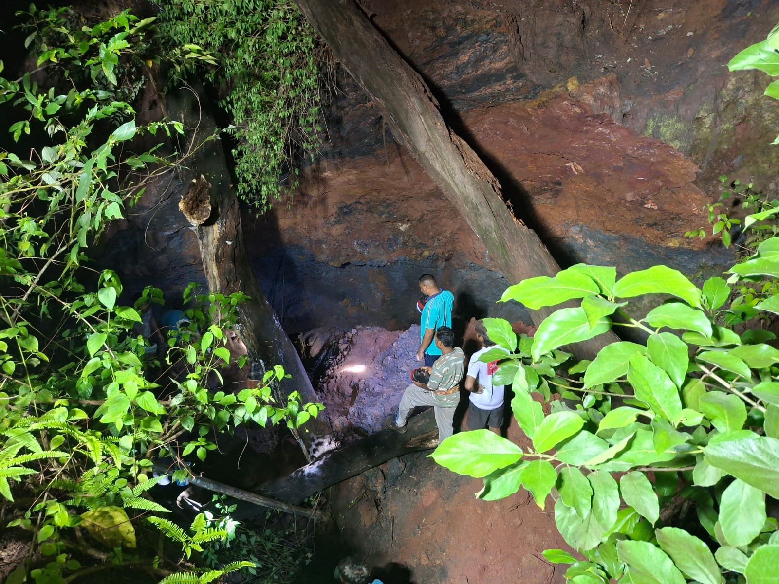 ଚୋରା ମାଙ୍ଗାନିଜ ଉତ୍ତୋଳନ ବେଳେ ଅଘଟଣ, ଚାଲିଗଲା ୩ ଜୀବନ