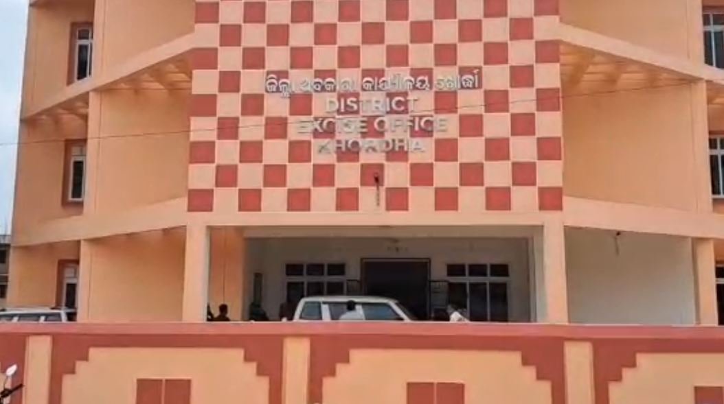 ମିକ୍ସର ପ୍ୟାକେଟରେ ବ୍ରାଉନ୍ ସୁଗାର