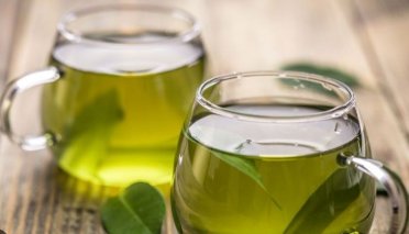 ସକାଳେ ଖାଲି ପେଟରେ ଗ୍ରୀନ୍ ଟି ପିଇବା ଉଚିତ କି? ଜାଣନ୍ତୁ ପିଇବାର ସଠିକ୍ ସମୟ…