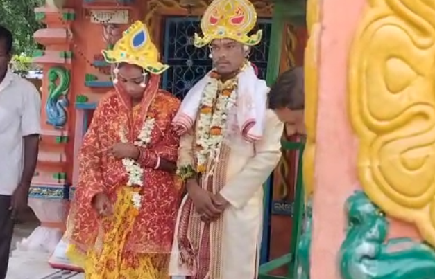 ଥାନାରେ ବିବାହ କଲେ ପ୍ରେମୀ ଯୁଗଳ