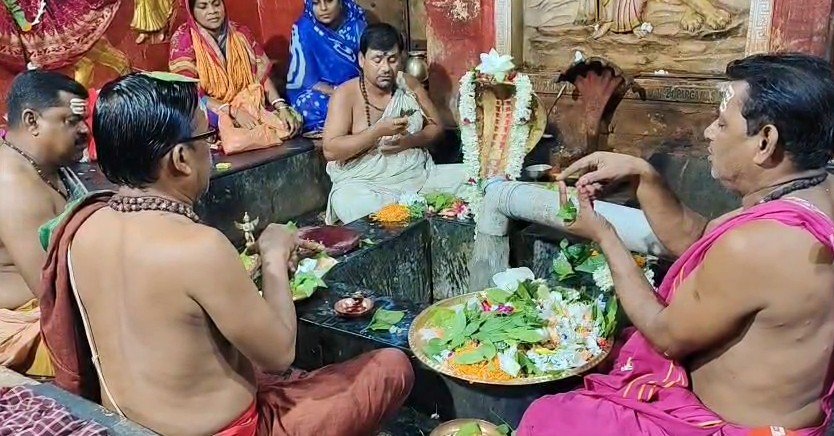 ଭକ୍ତିରେ ଚାଲୁଛନ୍ତି ହଜାର ହଜାର କାଉଡିଆ…